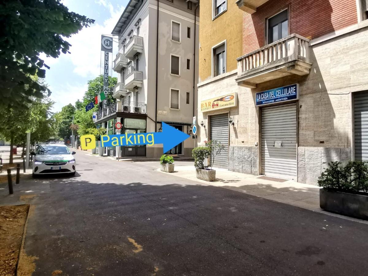 Parma Express Traveller'S Lodging Front Station Fs Parking Exteriör bild